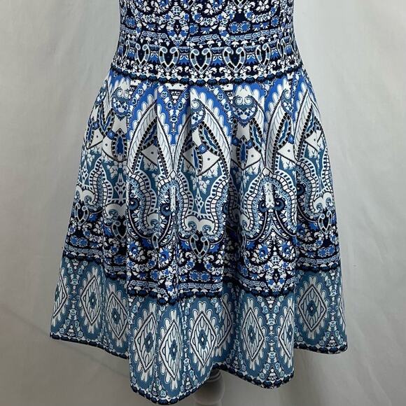 Vince Camuto Blue White Print Fit & Flare Party Date Night Dress NWOT Size 6 - Picture 4 of 14